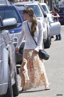 Lea Michele feet photo thumbnail