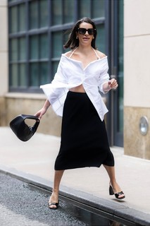 Lea Michele feet photo thumbnail
