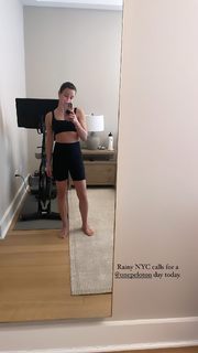 Lea Michele feet photo thumbnail
