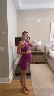 Lea Michele feet photo thumbnail