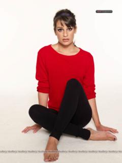 Lea Michele feet photo thumbnail