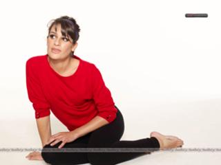 Lea Michele feet photo thumbnail