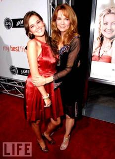 Lea Thompson feet photo thumbnail