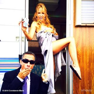 Lea Thompson feet photo thumbnail