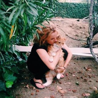 Lea Thompson feet photo thumbnail