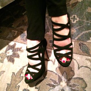 Lea Thompson feet photo thumbnail