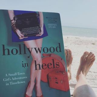 Lea Thompson feet photo thumbnail
