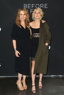 Lea Thompson feet photo thumbnail