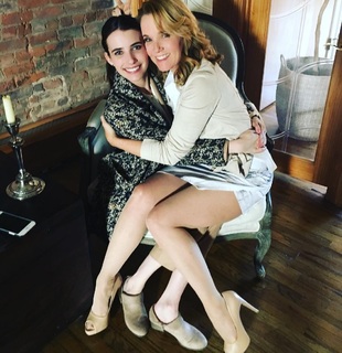 Lea Thompson feet photo thumbnail