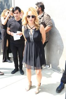 Lea Thompson feet photo thumbnail