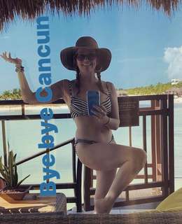 Lea Thompson feet photo thumbnail