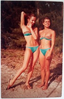 Lea Thompson feet photo thumbnail