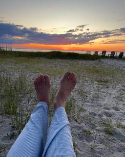 Lea Thompson feet photo 2