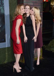 Lea Thompson feet photo thumbnail