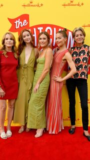 Lea Thompson feet photo 3