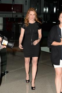 Lea Thompson feet photo thumbnail