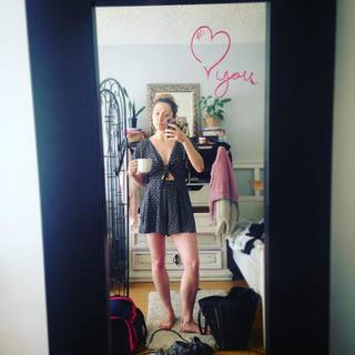 Leah Gibson feet photo 3