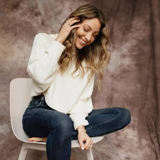 Leah Gibson feet photo 16