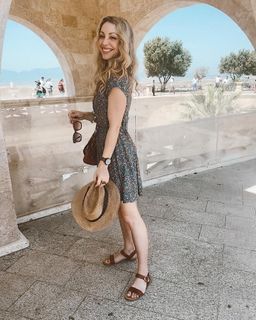 Leah Gibson feet photo 14