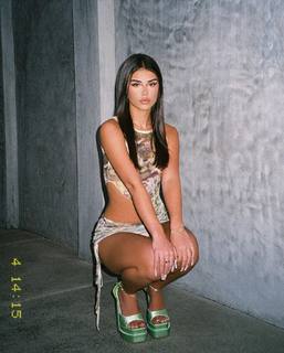 Leah Halton feet photo thumbnail