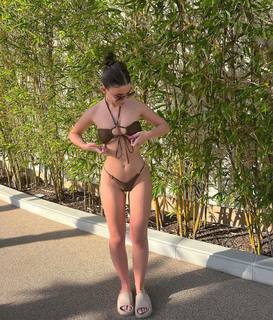 Leah Halton feet photo thumbnail