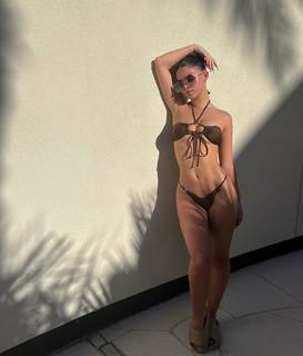 Leah Halton feet photo thumbnail