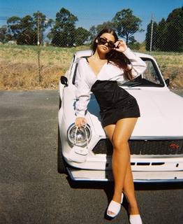Leah Halton feet photo thumbnail