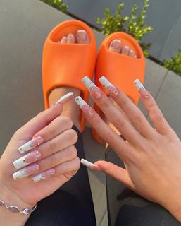 Leah Halton feet photo thumbnail