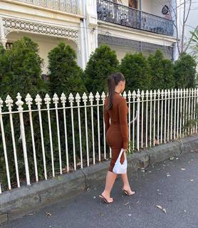 Leah Halton feet photo thumbnail