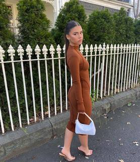 Leah Halton feet photo thumbnail
