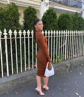 Leah Halton feet photo thumbnail