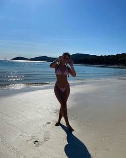 Leah Halton feet photo thumbnail