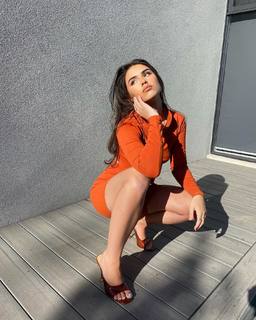 Leah Halton feet photo thumbnail