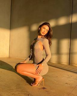 Leah Halton feet photo thumbnail