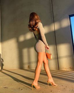 Leah Halton feet photo thumbnail