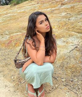 Leah Halton feet photo thumbnail