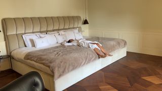 Leah Halton feet photo thumbnail