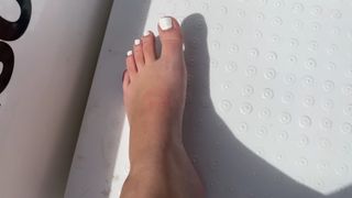 Leah Halton feet photo thumbnail