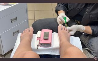 Leah Halton feet photo thumbnail