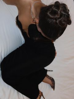 Leah Halton feet photo thumbnail