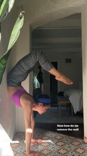 Leah Lewis feet photo 2