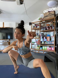 Leah Lewis feet photo 20