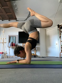 Leah Lewis feet photo 18