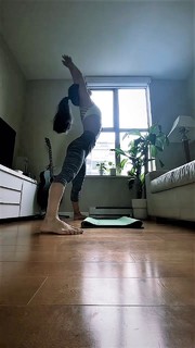 Leah Lewis feet photo 7