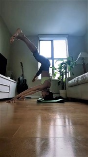 Leah Lewis feet photo 5