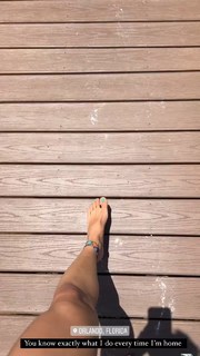 Leah Lewis feet photo 5