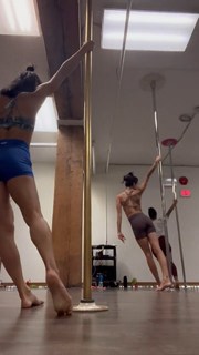 Leah Lewis feet photo 5