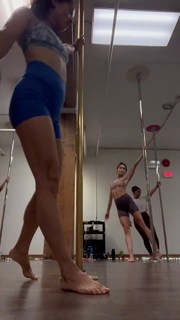 Leah Lewis feet photo 17