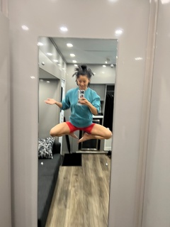 Leah Lewis feet photo 11