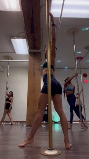 Leah Lewis feet photo 8
